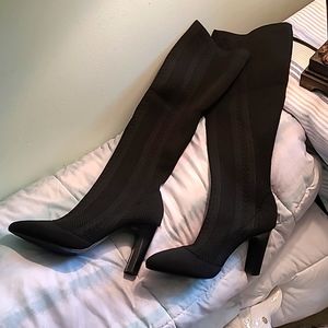 NWOT Stunning knee-high fabric boots!!
